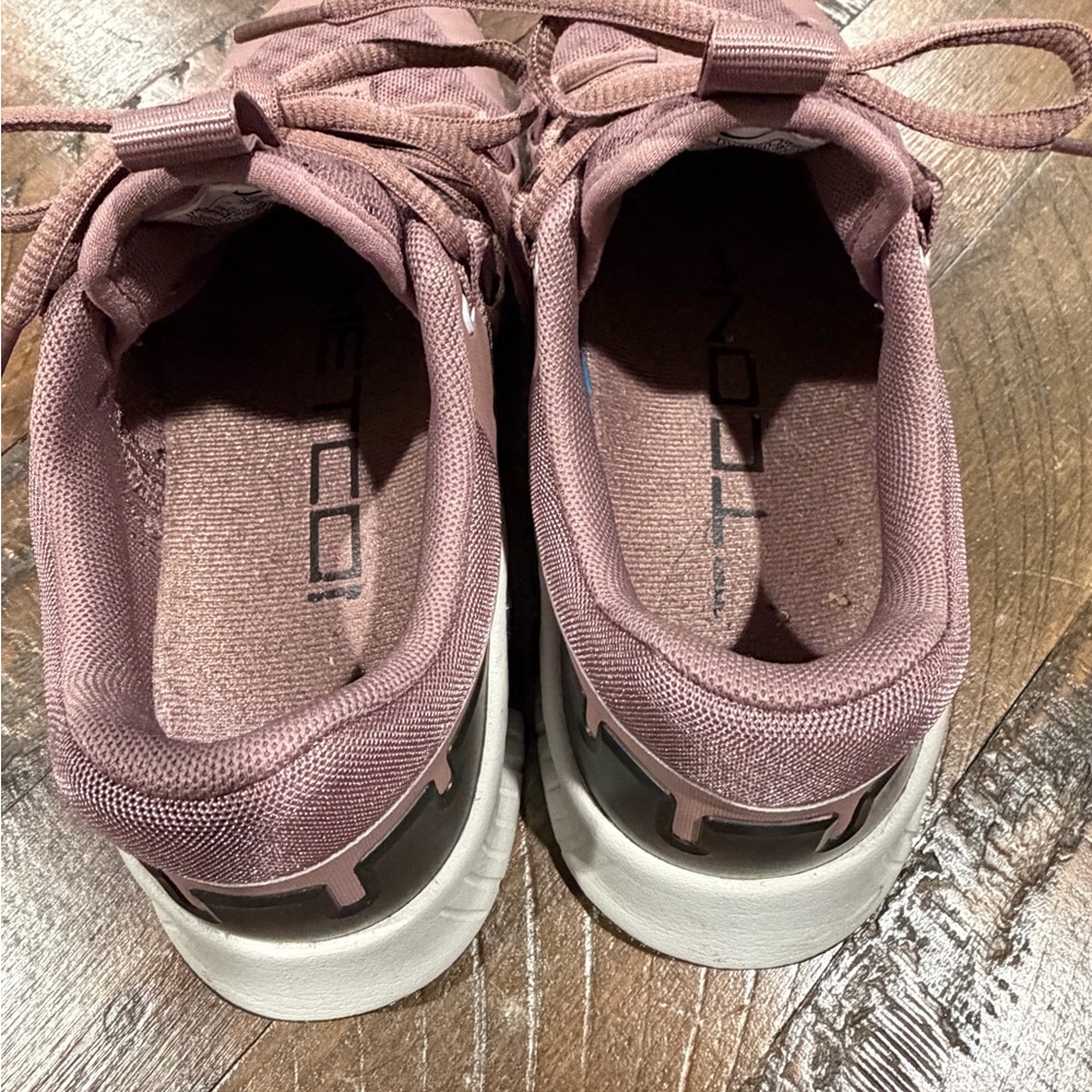 Nike Women's Mauve Metcon - Picture 3 of 5